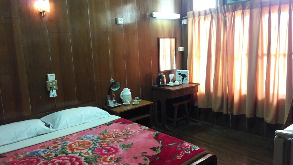 Primrose Hotel Няунг Шве Екстериор снимка