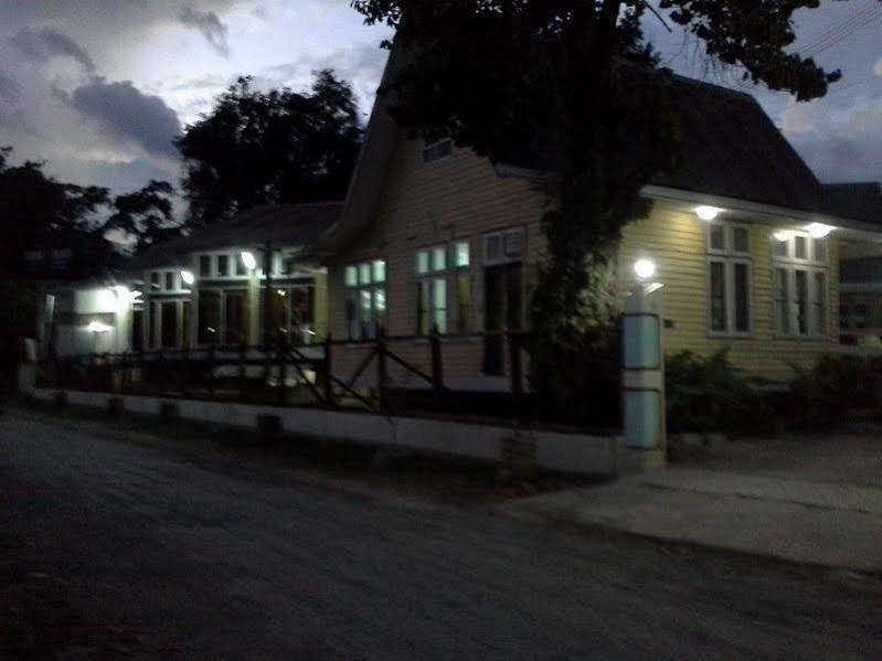 Primrose Hotel Няунг Шве Екстериор снимка
